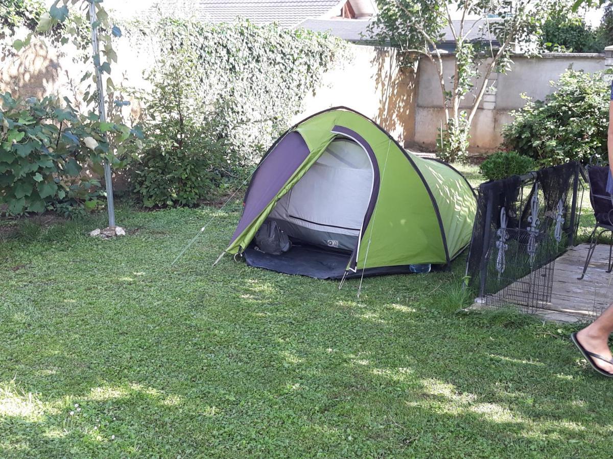 Camping Under The Walnut In Your Own Tent On A Shared Lot And Shared Bathroom Liubliana Exterior foto